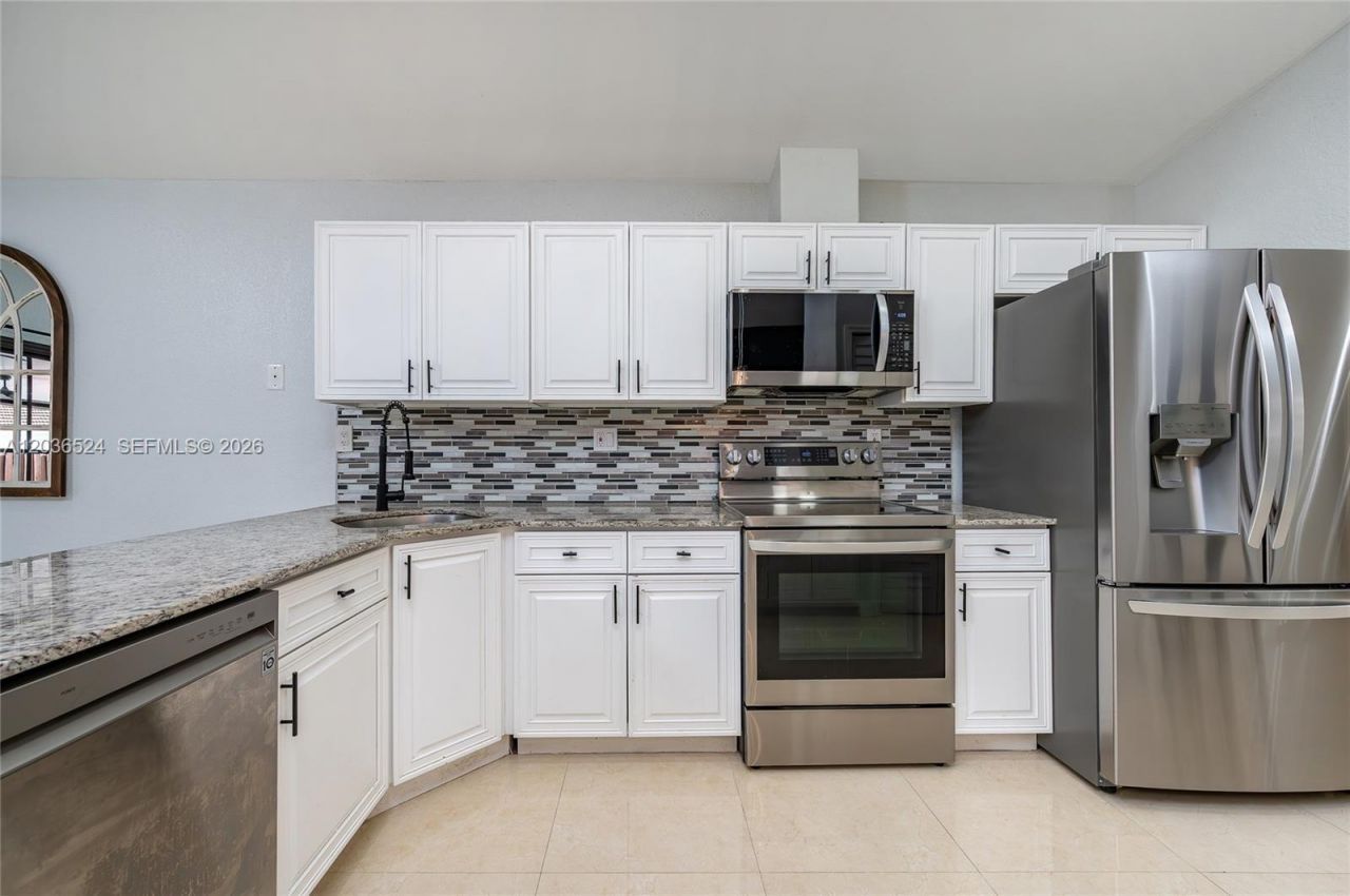 8724 NW 149th Ter , Miami Lakes, FL 33018 Photo