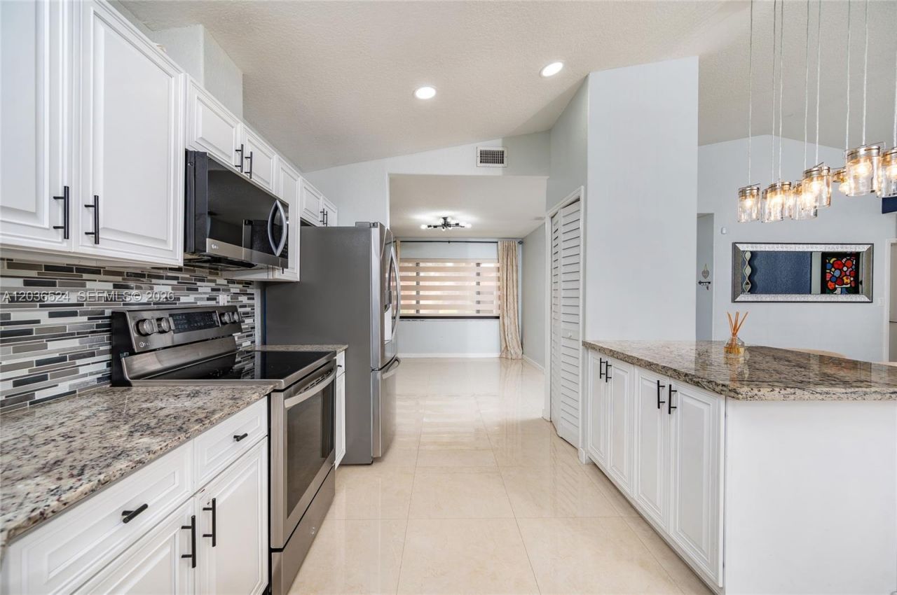 8724 NW 149th Ter , Miami Lakes, FL 33018 Photo