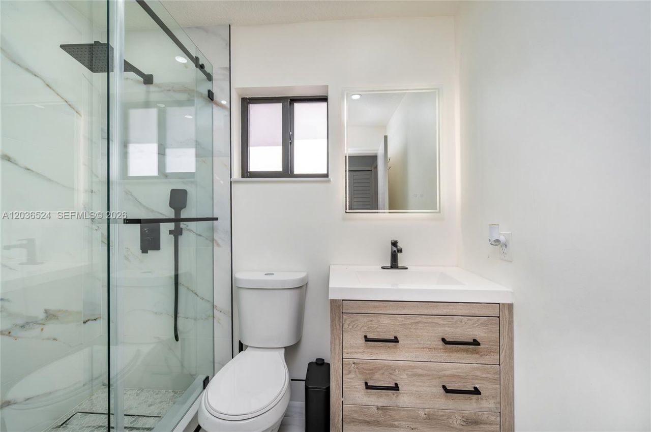 8724 NW 149th Ter , Miami Lakes, FL 33018 Photo