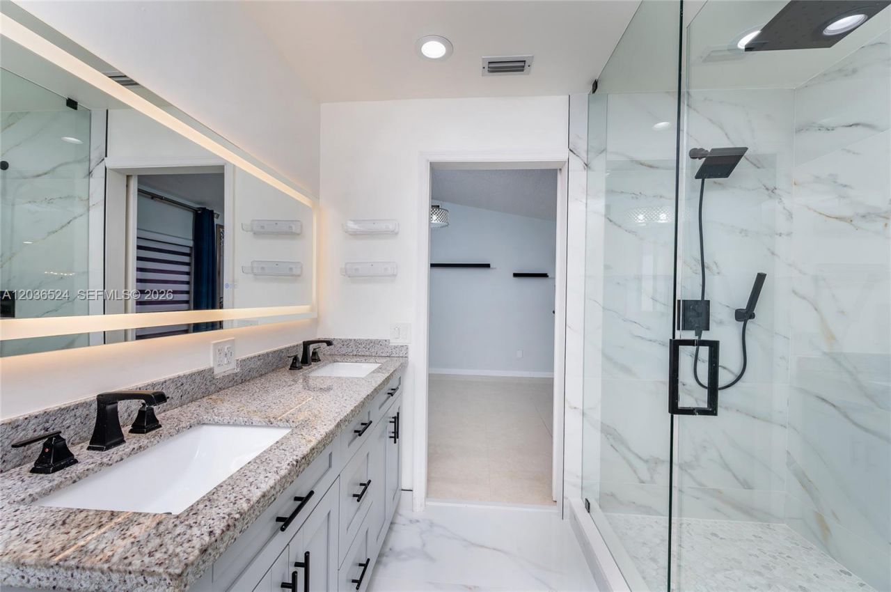 8724 NW 149th Ter , Miami Lakes, FL 33018 Photo