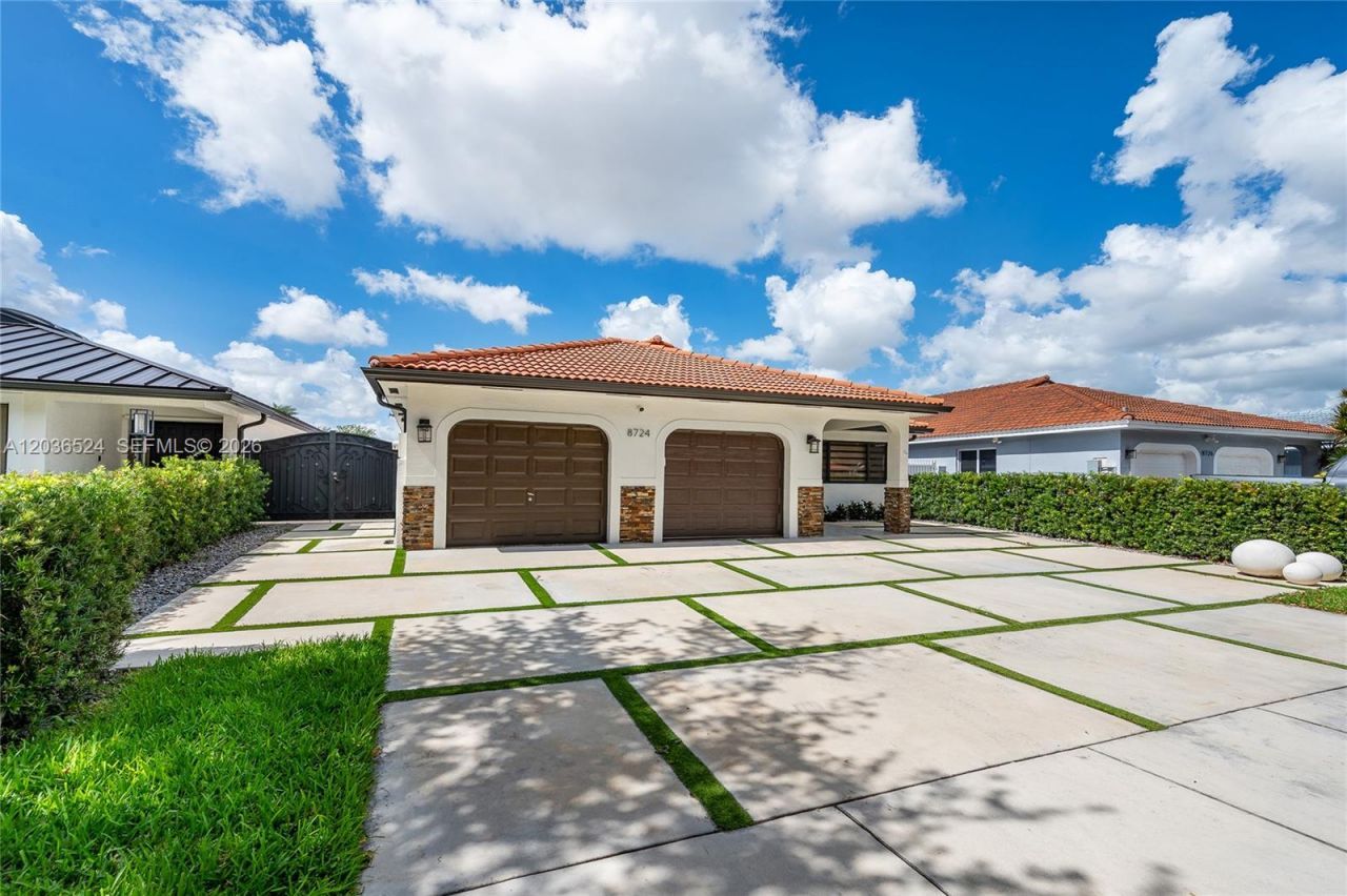 8724 NW 149th Ter , Miami Lakes, FL 33018 Photo