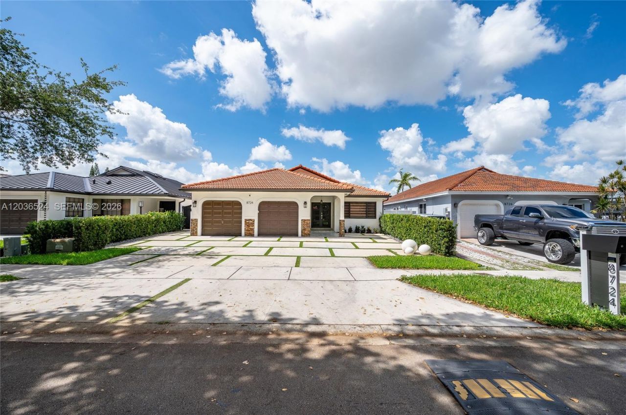 8724 NW 149th Ter , Miami Lakes, FL 33018 Photo