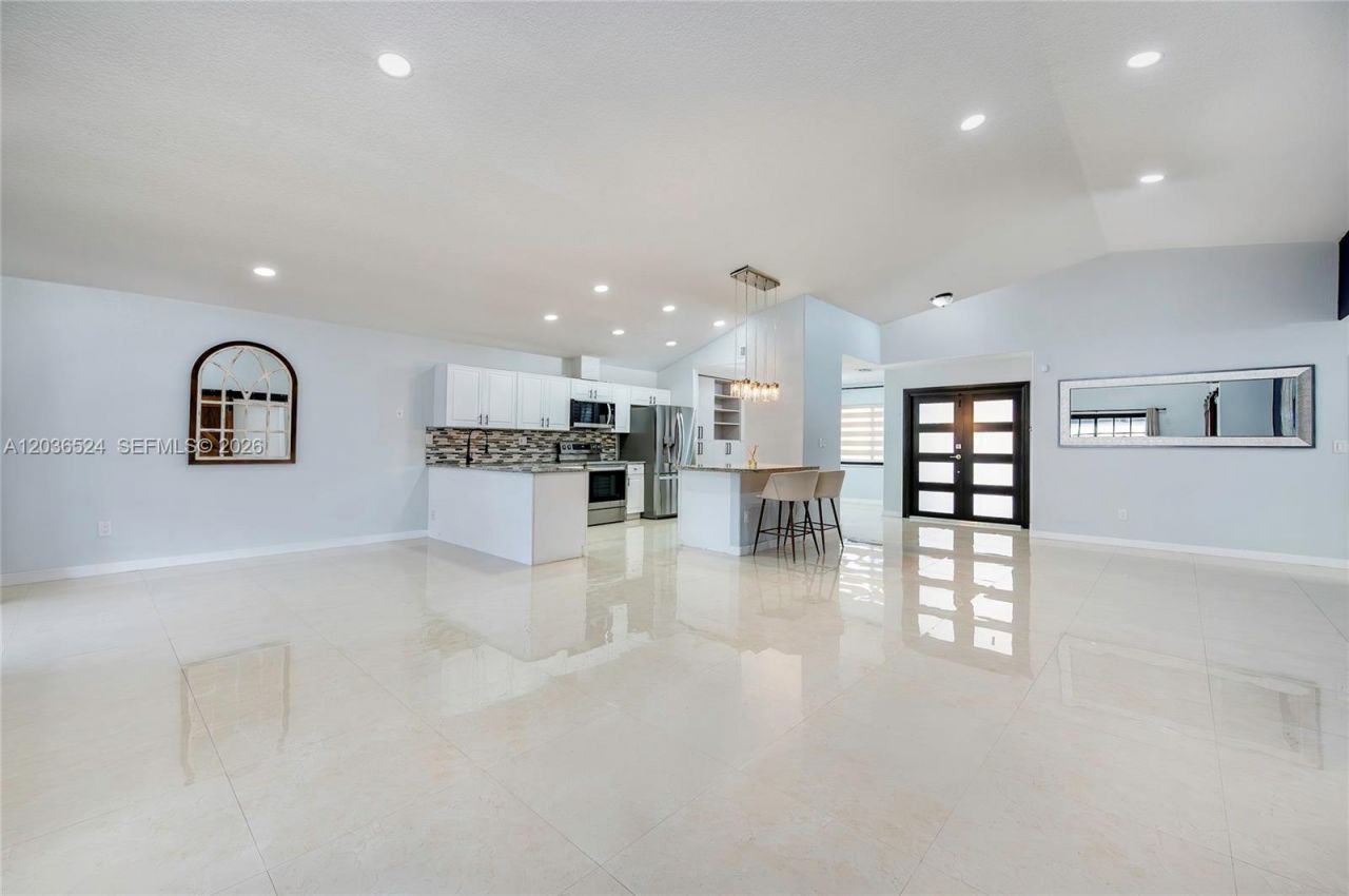 8724 NW 149th Ter , Miami Lakes, FL 33018 Photo