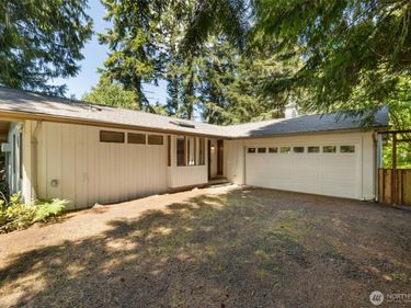 31 E Village View Drive, Allyn, WA 98524