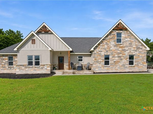 140 Oak Springs Drive , Seguin, TX 78155