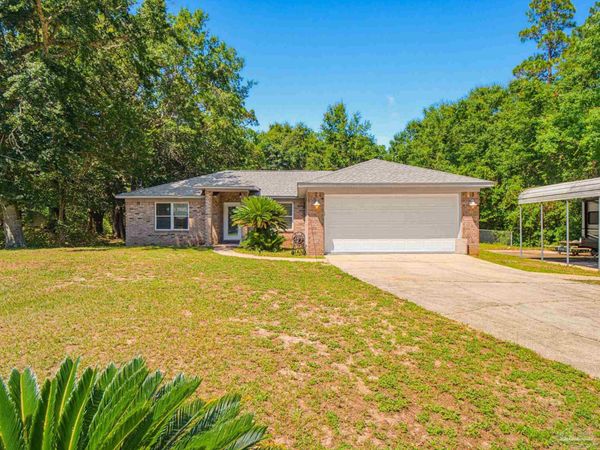6668 Delhi Dr, Milton, FL 32583