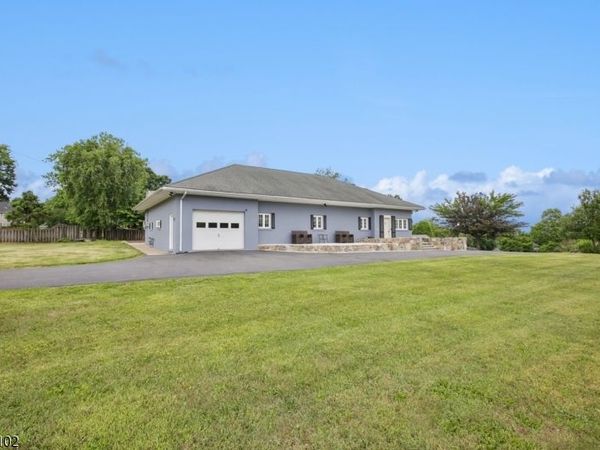 52 Charlestown Rd, Hampton, NJ 08827