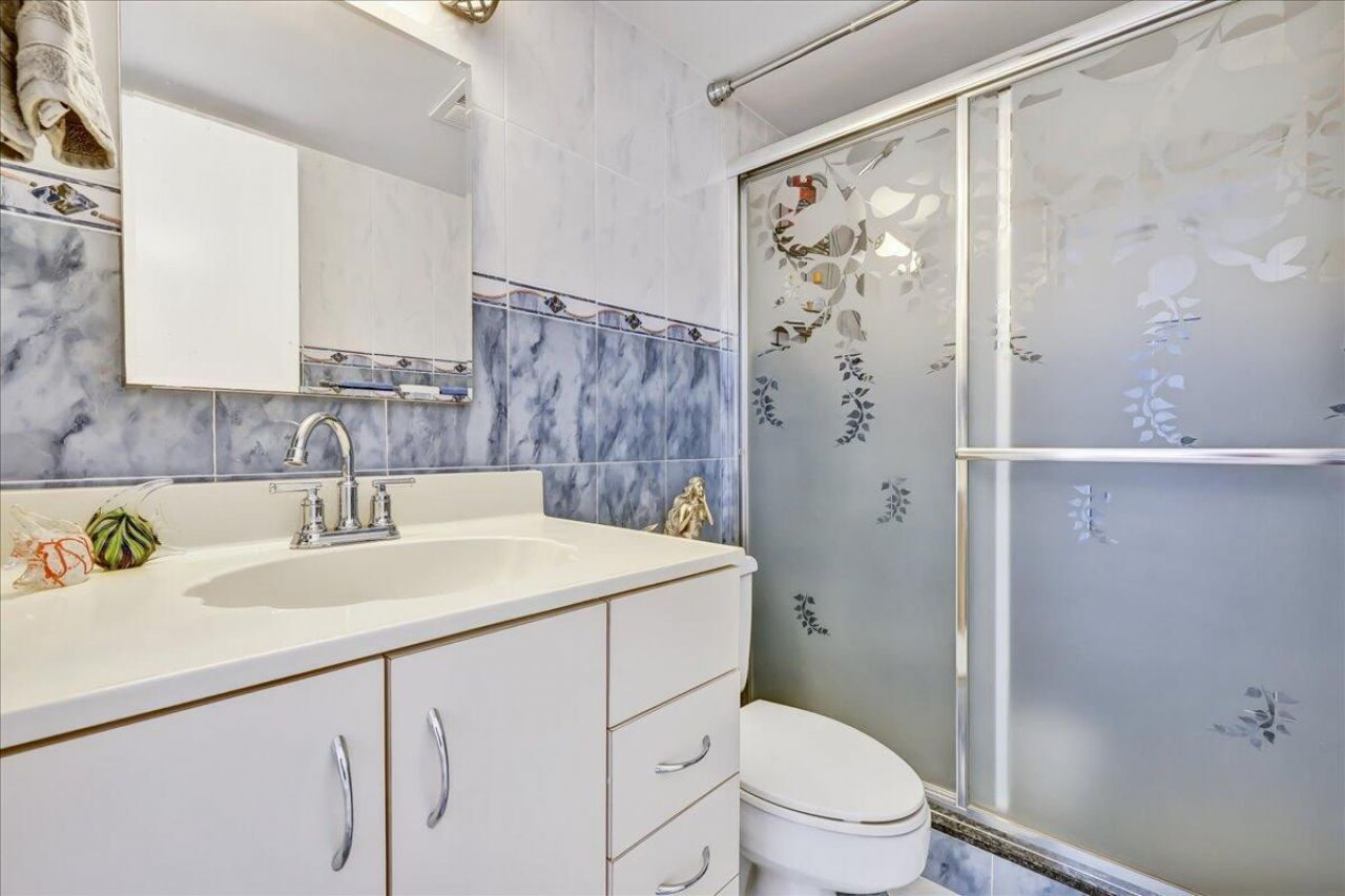 5600 N Flagler Drive, Unit 1608, West Palm Beach, FL 33407 Photo