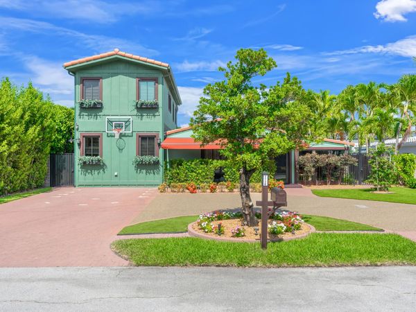 1720 NE 17th Avenue, Fort Lauderdale, FL 33305