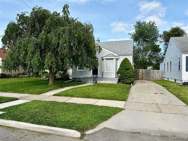 3851 17TH Street , Wyandotte, MI 48192
