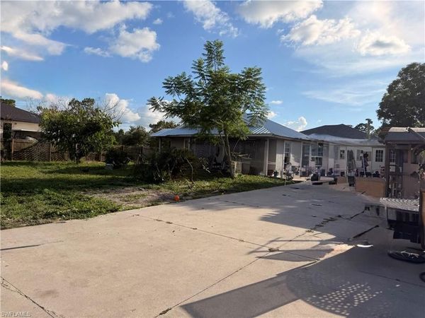 4702 Olive AVE S, LEHIGH ACRES, FL 33976