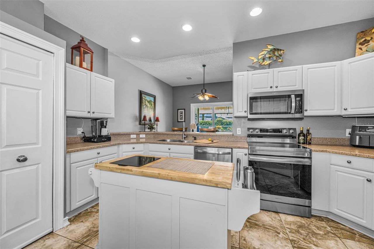 1114 Toski Drive , Trinity, FL 34655 Photo