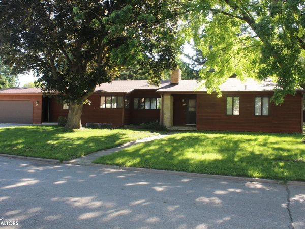 635 Center Avenue, Garner, IA 50438