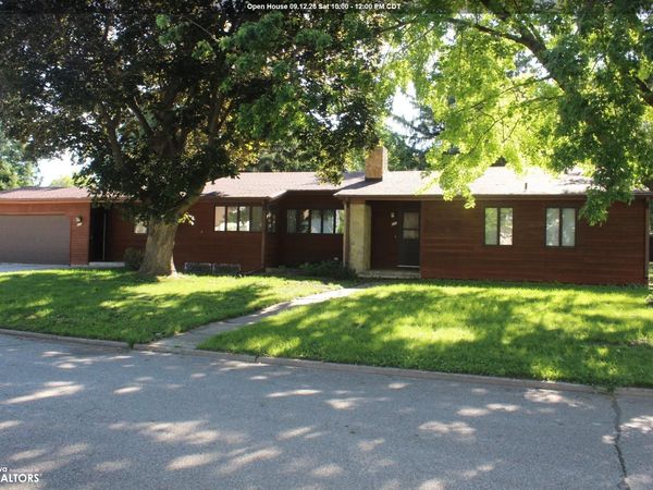 635 Center Avenue, Garner, IA 50438