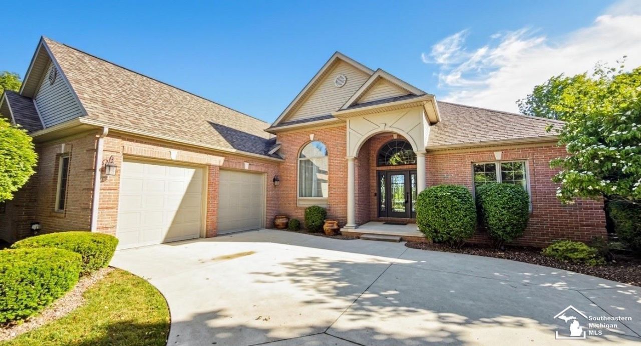 1009 Regents Park Drive, Monroe, MI 48161 Main Photo