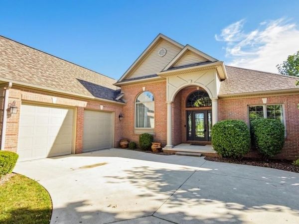 1009 Regents Park Drive, Monroe, MI 48161