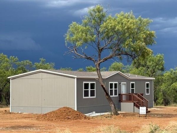 318 E. Hill St., Woodson, TX 76491