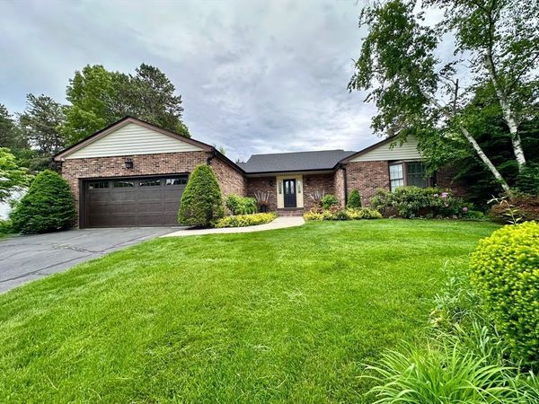 608 Pinewood Dr, Longmeadow, MA 01106