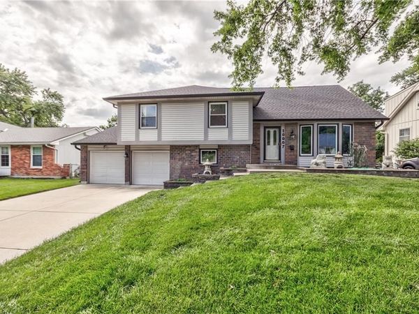 10007 W 98 Street, Overland Park, KS 66212