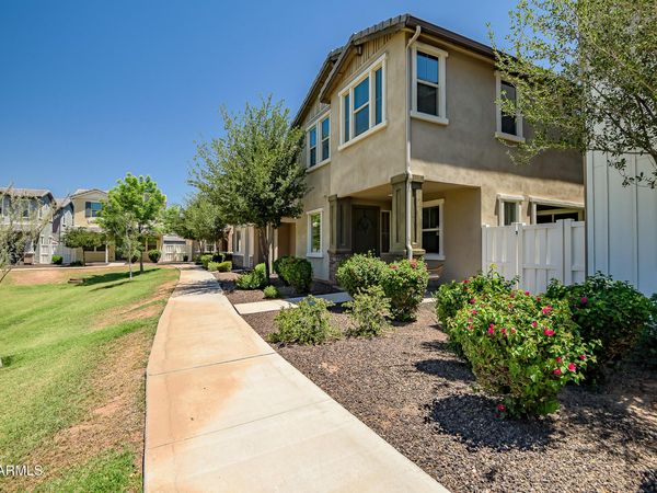 2252 S BASMATH Lane, Gilbert, AZ 85295