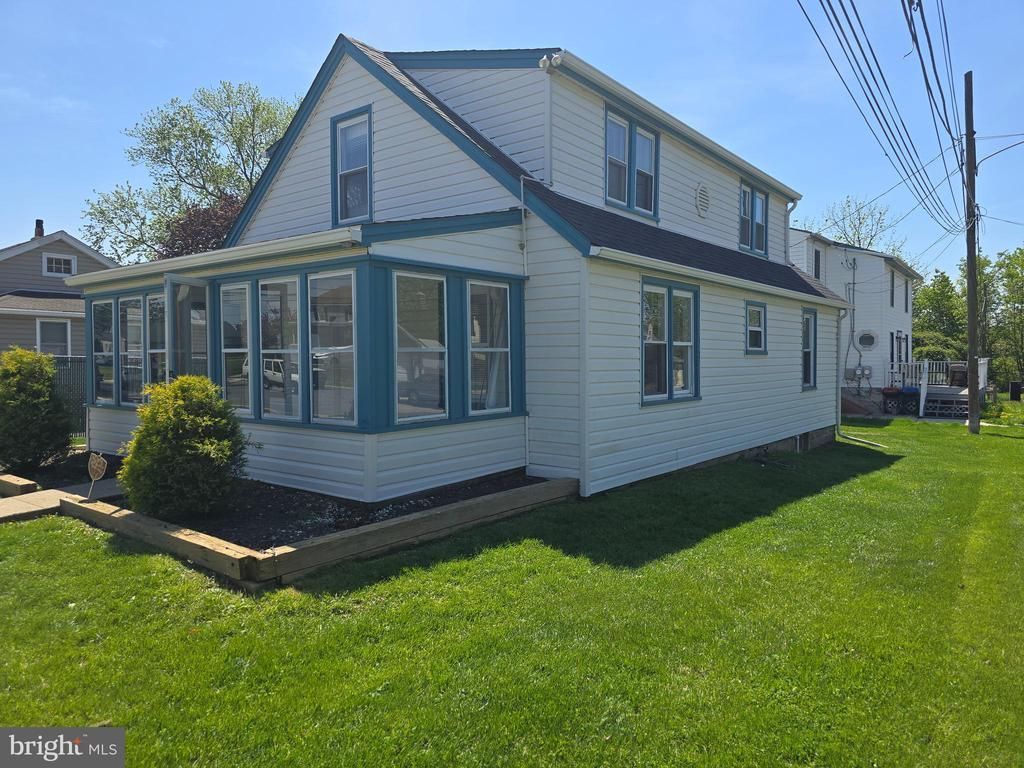 1242 CHESTNUT STREET , MARCUS HOOK, PA 19061