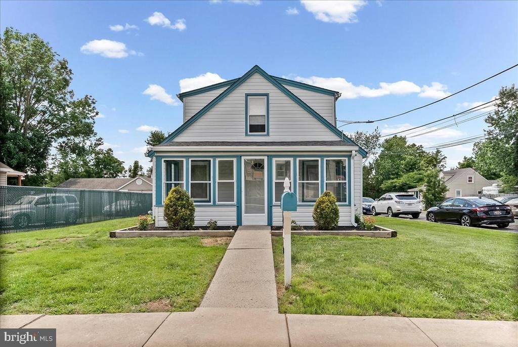 1242 CHESTNUT STREET, MARCUS HOOK, PA 19061