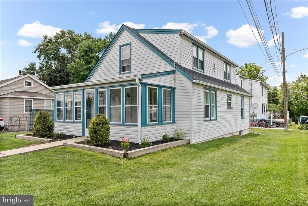 1242 CHESTNUT STREET, MARCUS HOOK, PA 19061