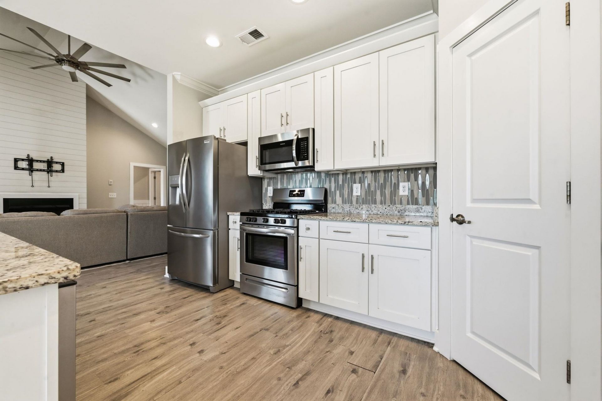 643 Belmont Dr.  Photo 12