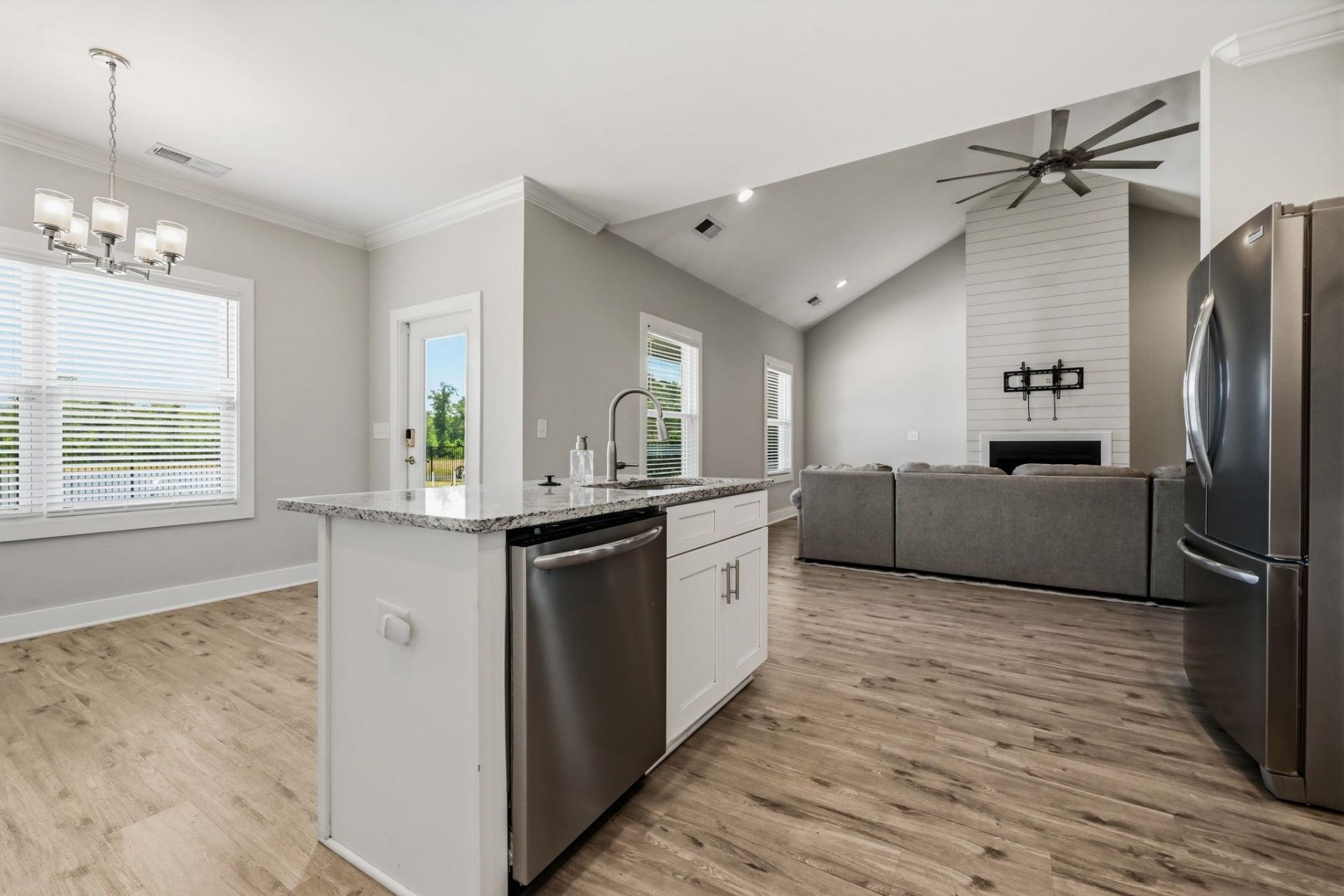 643 Belmont Dr.  Photo 13