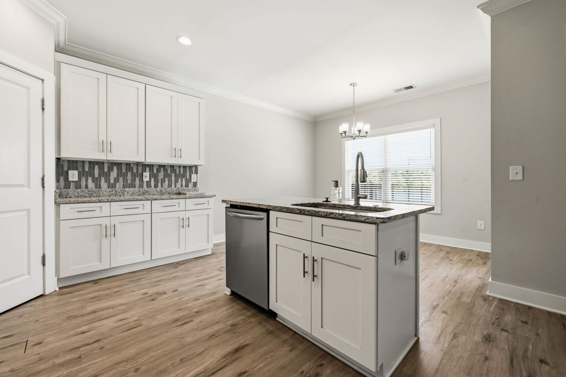 643 Belmont Dr.  Photo 14