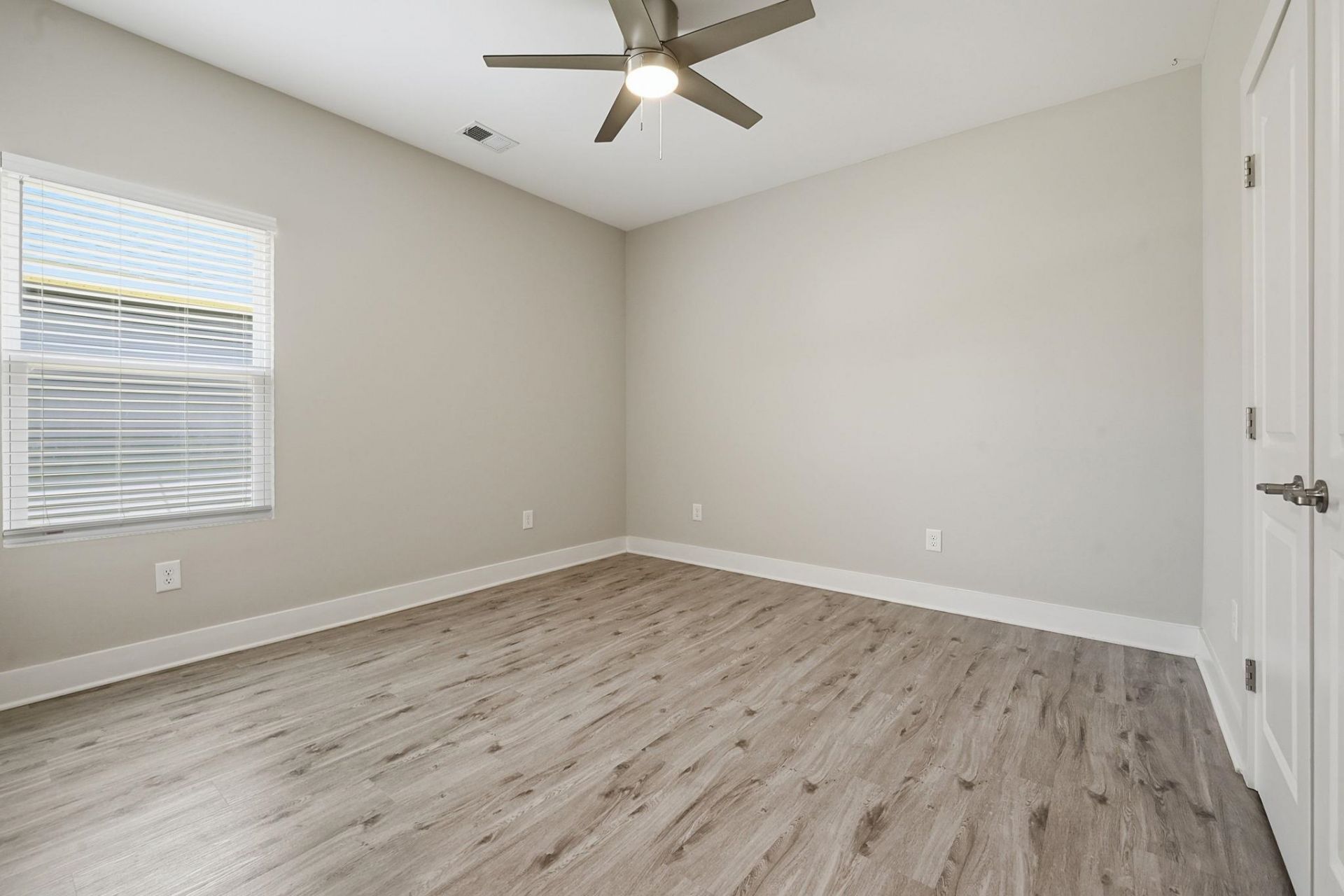 643 Belmont Dr.  Photo 31