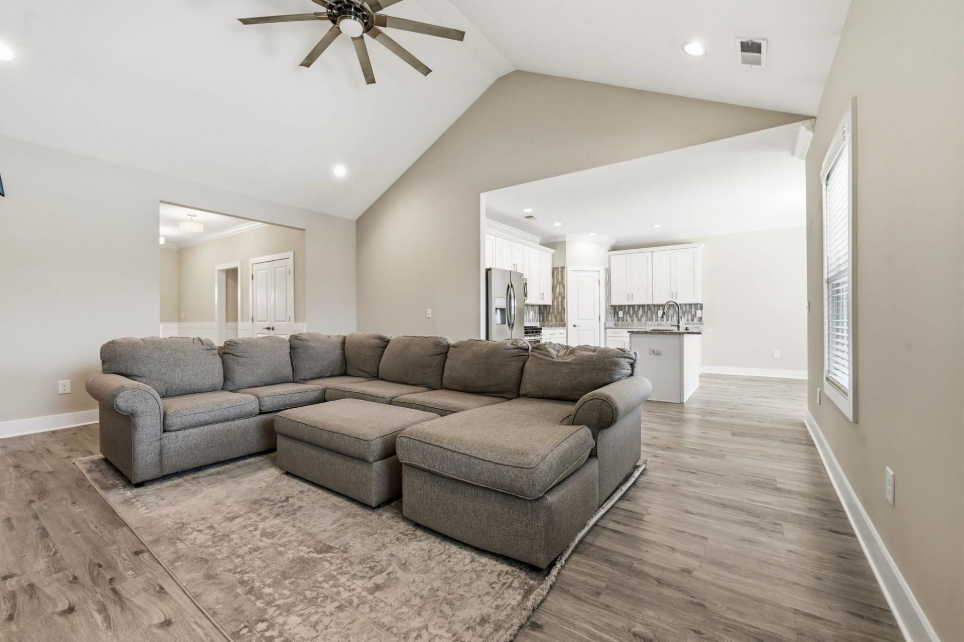 643 Belmont Dr.  Photo 9