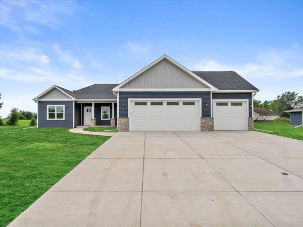 130 Ervalice Ct, Random Lake, WI 53075