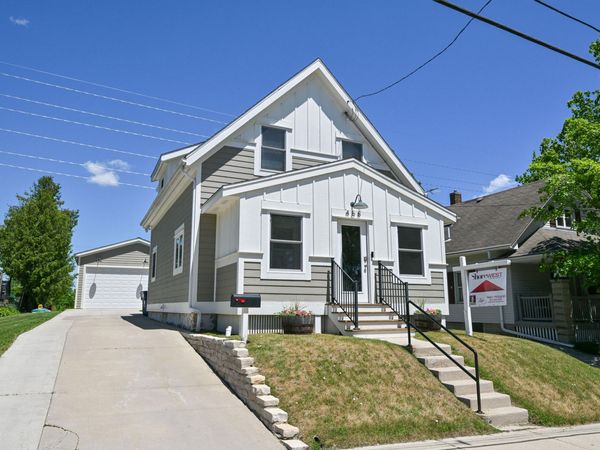 458 W Chestnut St, Port Washington, WI 53074