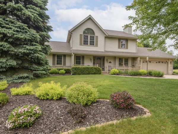 W160N10664 Fieldstone Pass, Germantown, WI 53022