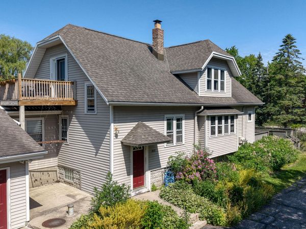 2029-2031 W Donges Bay Rd, Mequon, WI 53092