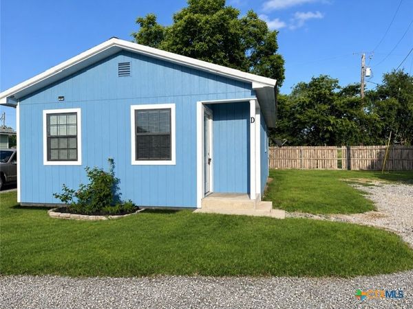 661 W Austin Street, Unit D, Luling, TX 78648