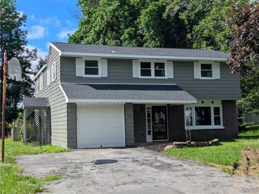 13 Smallwood Street, Baldwinsville, NY 13027
