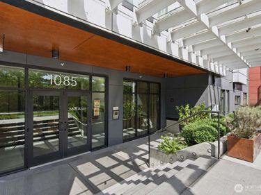 1085 103rd Avenue NE, Unit 204, Bellevue, WA 98004