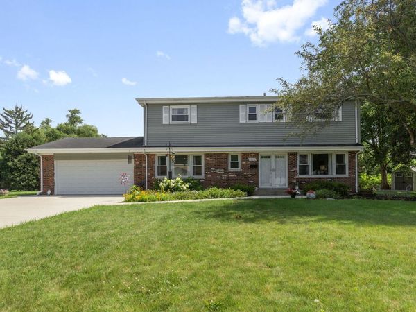 1211 W Marion Road, Arlington Heights, IL 60004