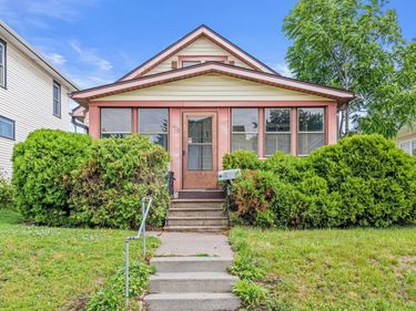 1423 Thomas Avenue W, Saint Paul, MN 55104