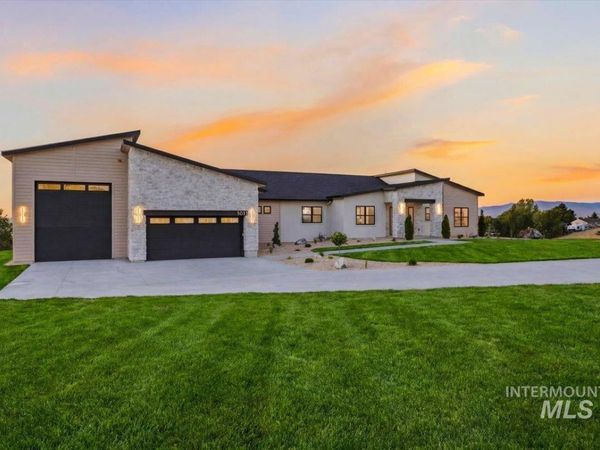 1011 N 63rd St, Nampa, ID 83687