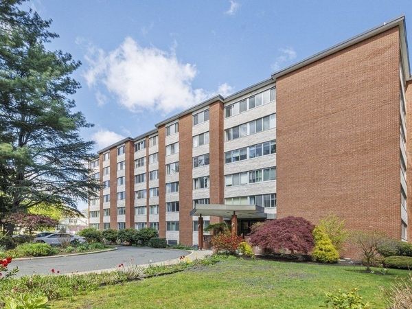22 Chestnut Place, Unit 501, Brookline, MA 02445