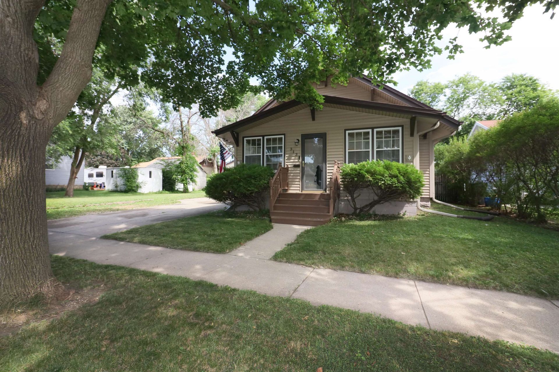 313 E 12th Street, Spencer, IA 51301 Main Photo
