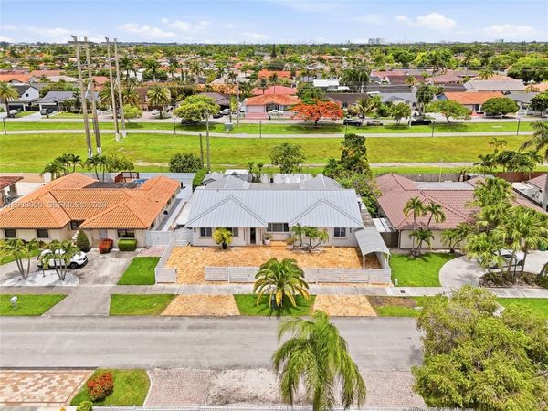 323 NW 136th Pl , Miami, FL 33182