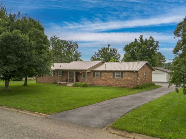 806 Brookhaven Cir , Shelbyville, TN 37160