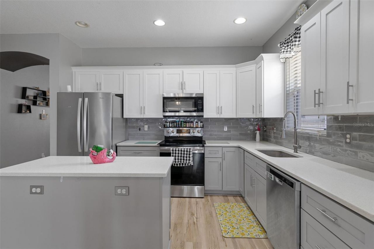 8483 Pinetop Ridge Lane , Brooksville, FL 34613 Photo