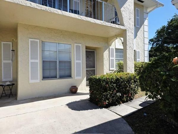13721 Flora Place, Unit D, Delray Beach, FL 33484