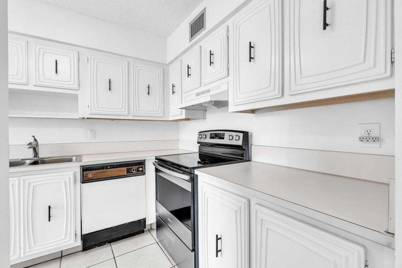13721 Flora Place, Unit D, Delray Beach, FL 33484 Photo