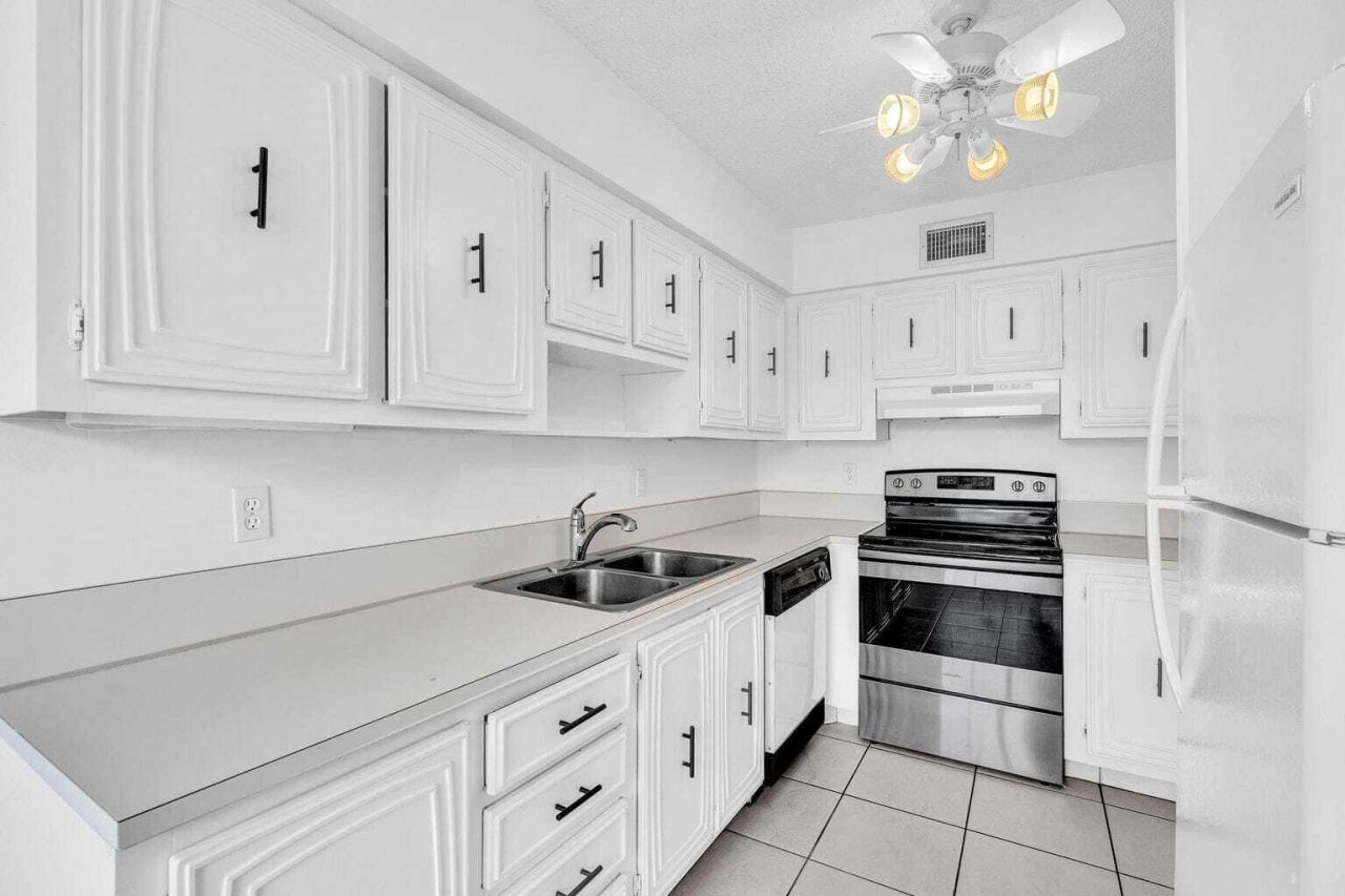 13721 Flora Place, Unit D, Delray Beach, FL 33484 Photo